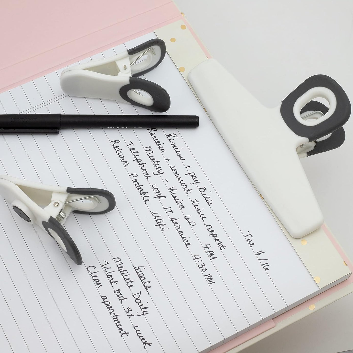 COOK WITH COLOR Bag Clips, Heavy Duty Chip Clip and Refrigerator Magnet Clips for Food Storage with Air Tight Seal Grip for Snack Bags and Food Bags (White, Pack of 8)