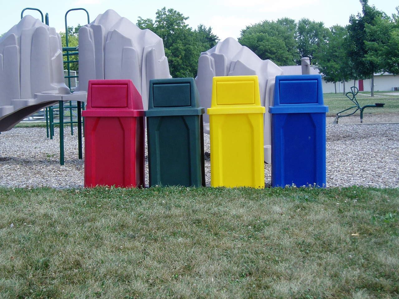 32 Gallon Square 100% Recycled Plastic Heavy Duty Outdoor Trash Can with Push Lid - Great for Schools and Businesses - Brown Granite