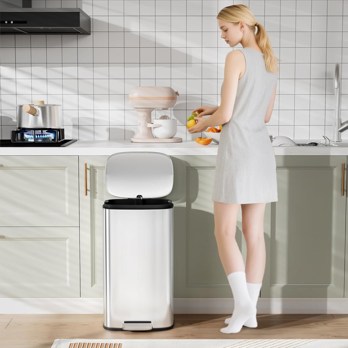 Arlopu 13.2 Gallon Step Trash Can, Stainless Steel Garbage Bin, Soft-Close Rubbish Bin with Removable Plastic Inner Bucket, Fingerprint-Proof, Lid Dustbin, Suit for Kitchen Home (Silver, 50L)