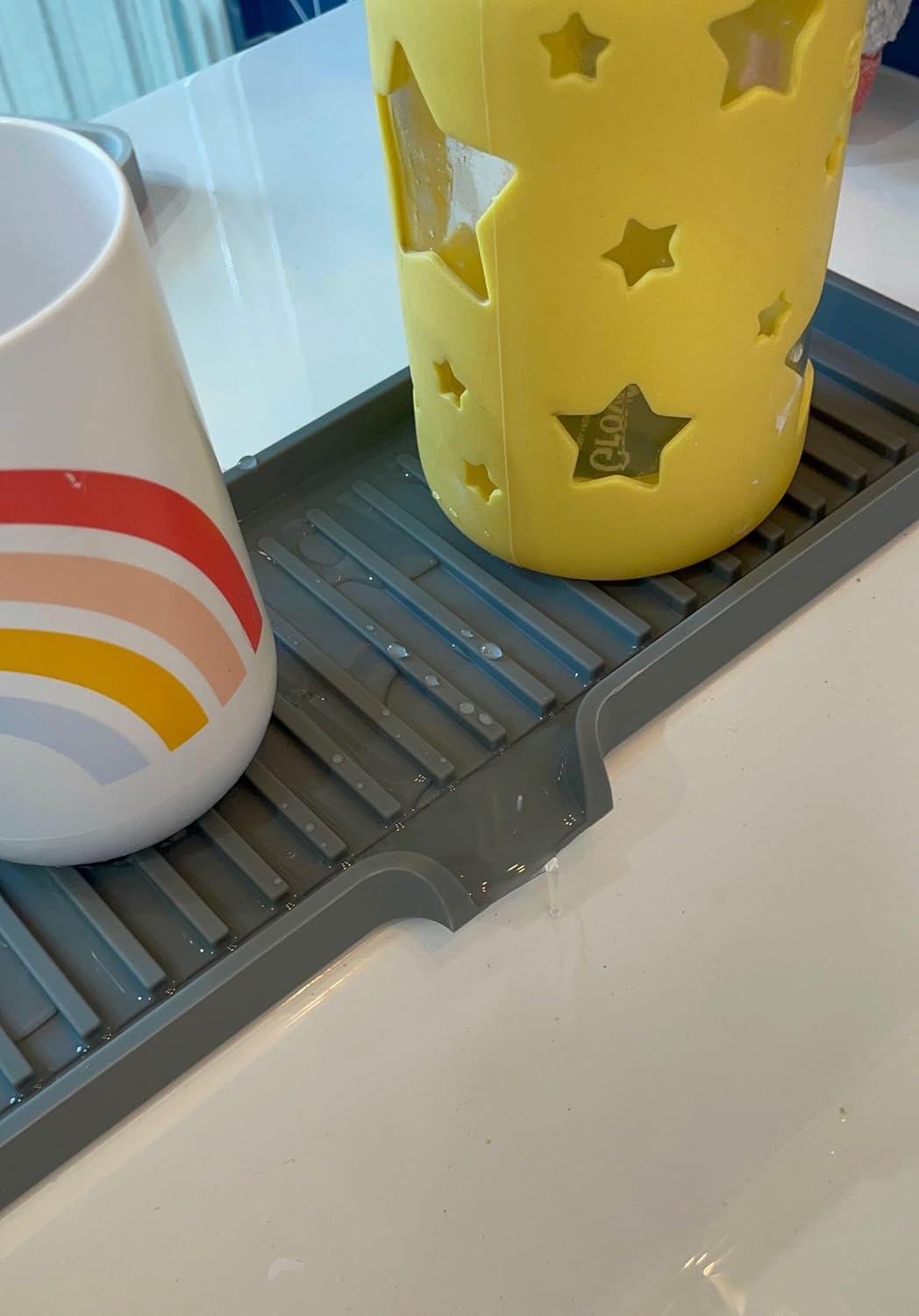 Happitasa Silicone Soap Dish Tray and Sponge Holder with Drain Chute | Bathroom and Kitchen Sink Organizer Caddy (Black, 12"x4", 7.4 Ounces)