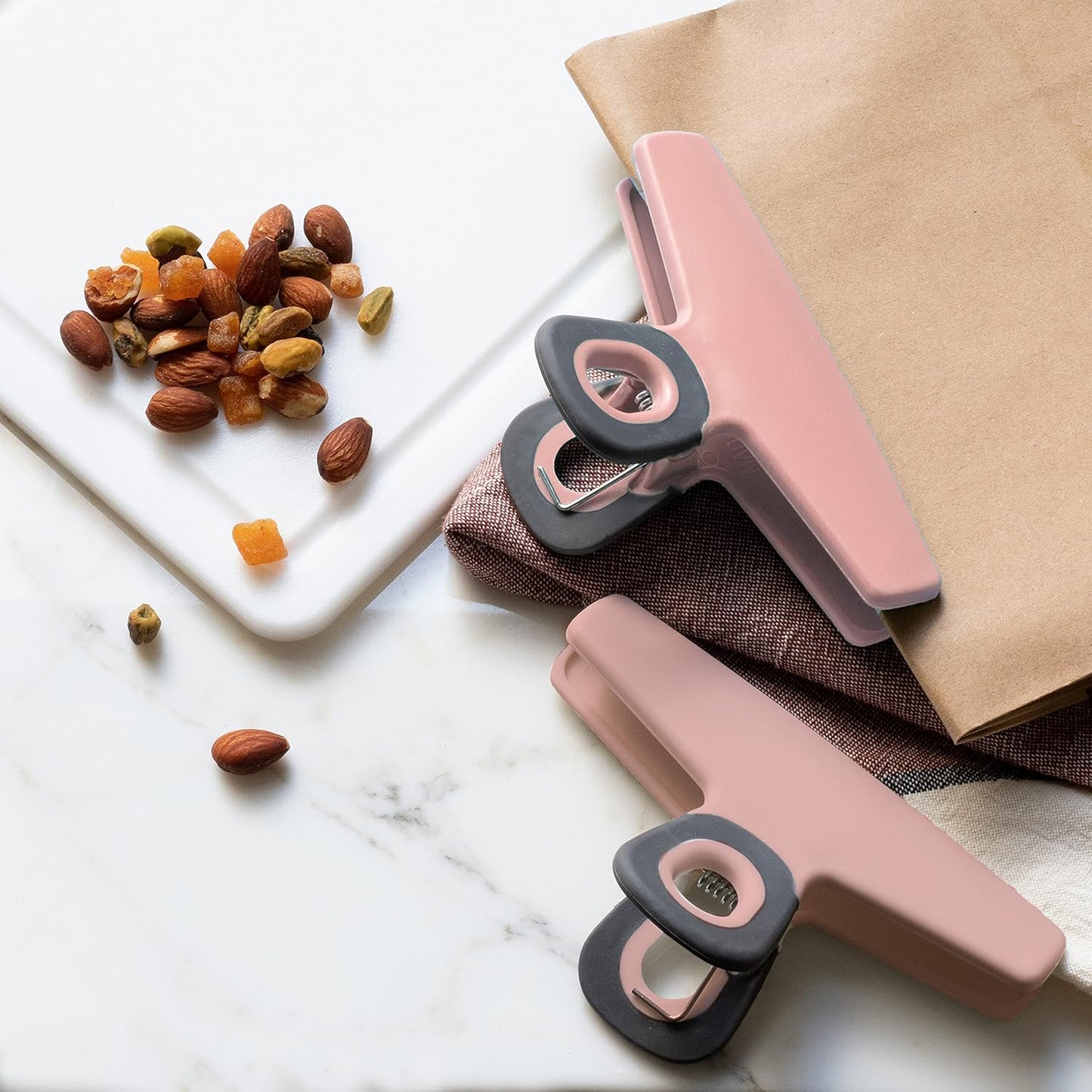 COOK WITH COLOR Food Clips - Wide Heavy Duty Chip Clips, Large Bag Clips for Food Storage with Air Tight Seal Grip, Pack of 8, Pink